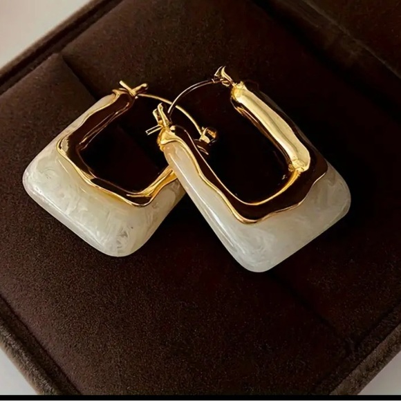 Jewelry - NWT White Resin Golden Earrings